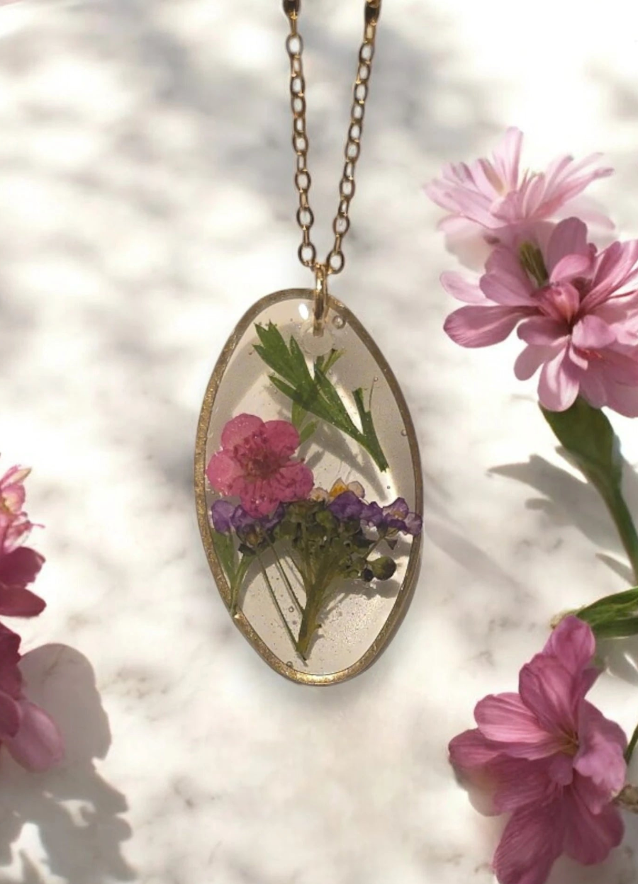 Minimalist Oval Pressed Flower Pendant | Real Botanical Resin Necklace
