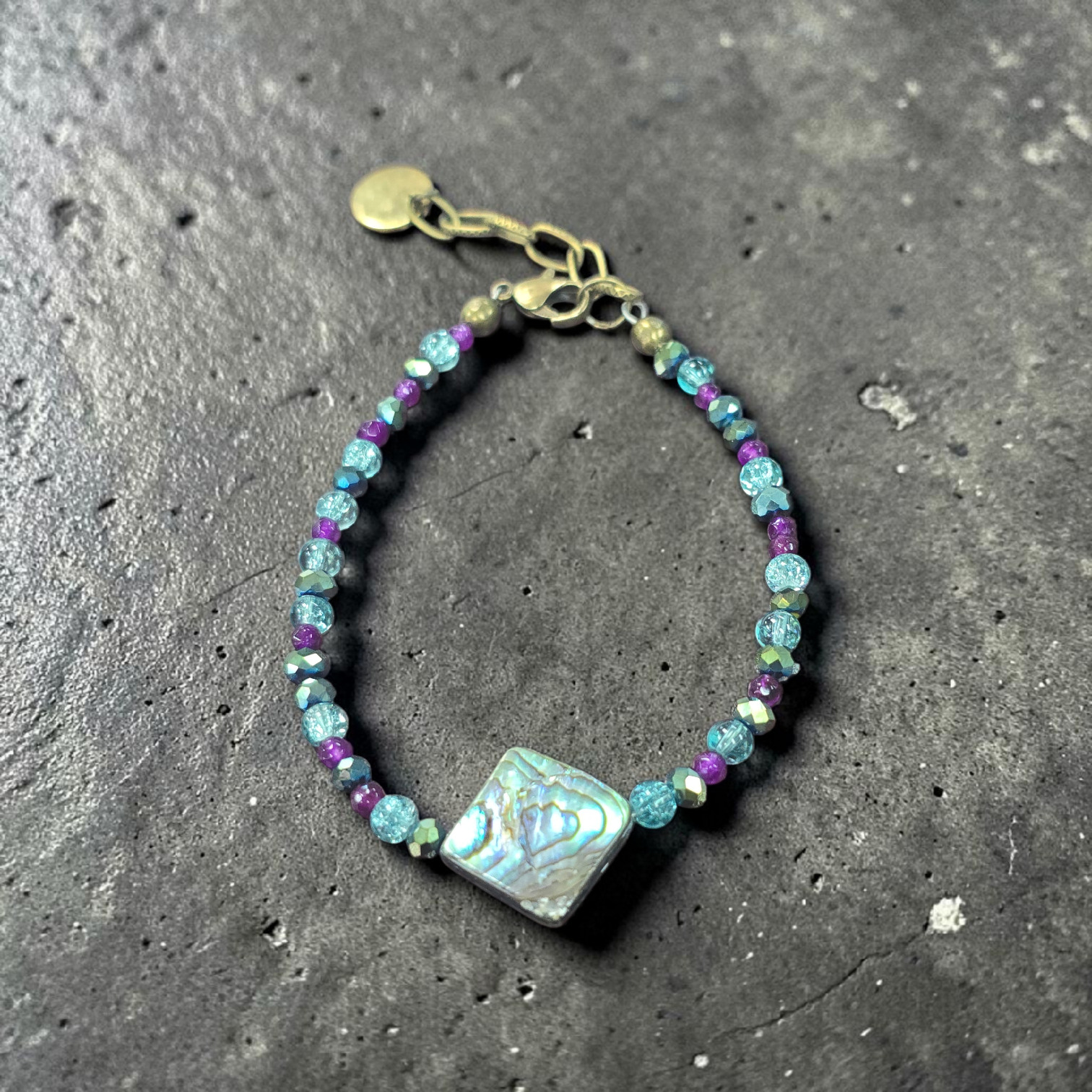 Shimmering Abalone Shell Multicolor Antique Gold Beaded Bracelet