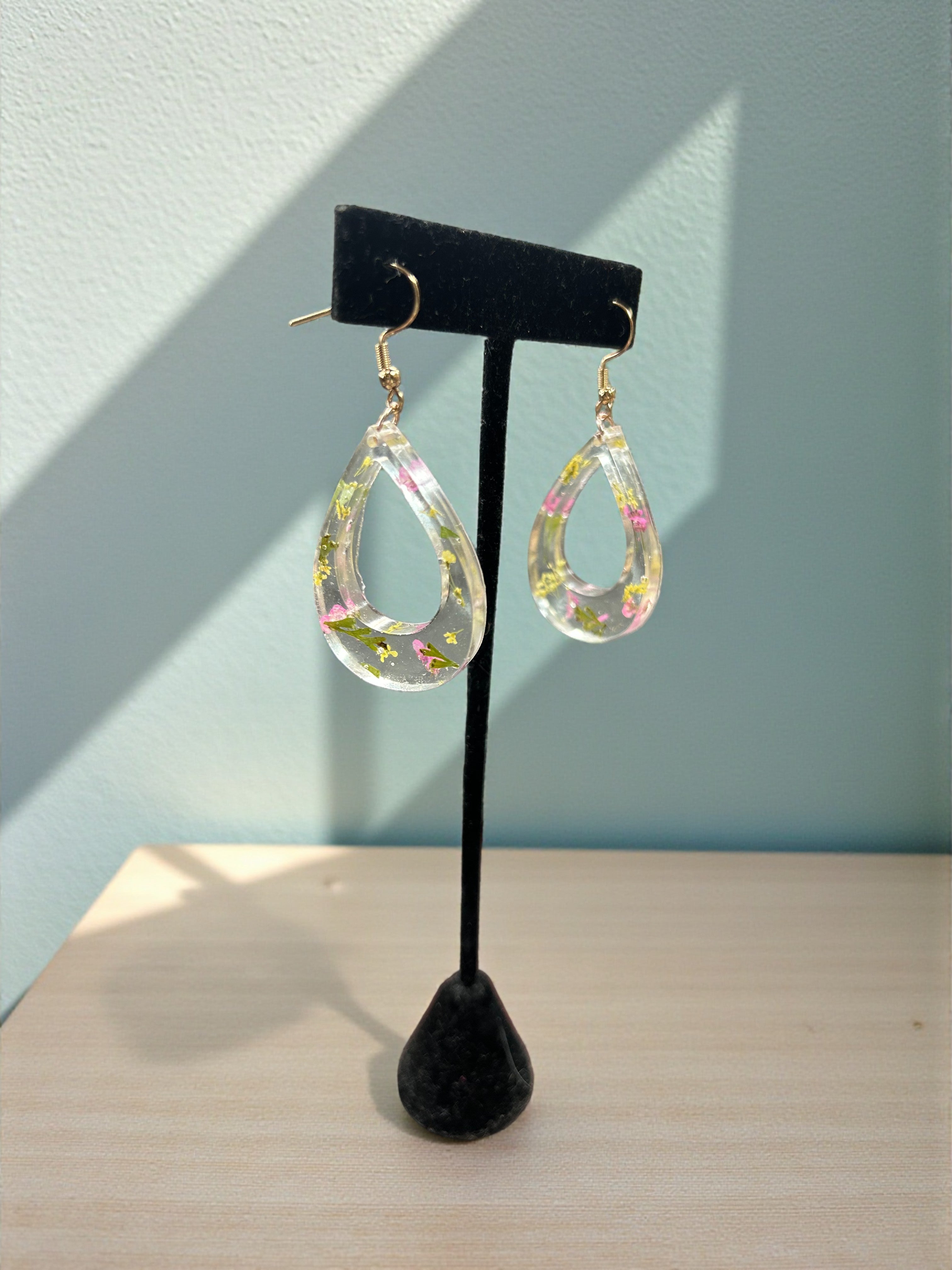 Pressed Flower Resin Teardrop Earrings in Rainbow Variant Colors