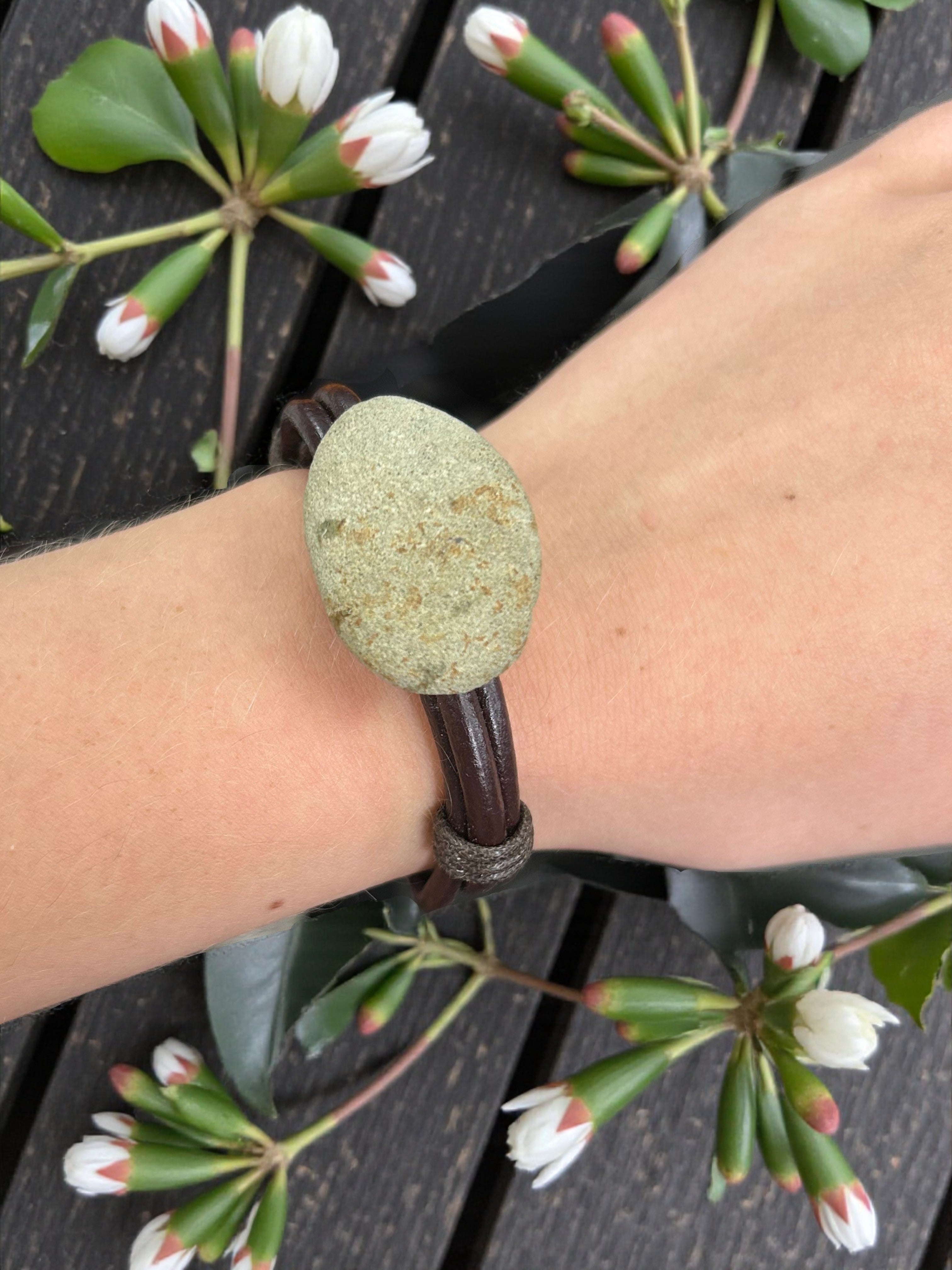 Adjustable Unisex Cowhide Waxed Leather Bracelet with Natural Stone