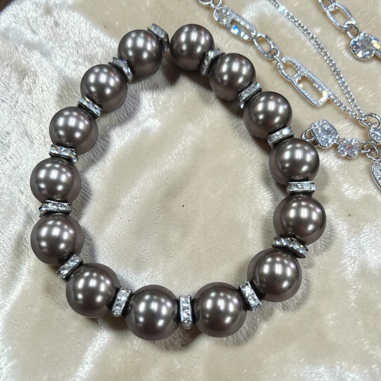 Elegant Wonen's Brown Austrian Pearl and Crystal Stretch Bracelet
