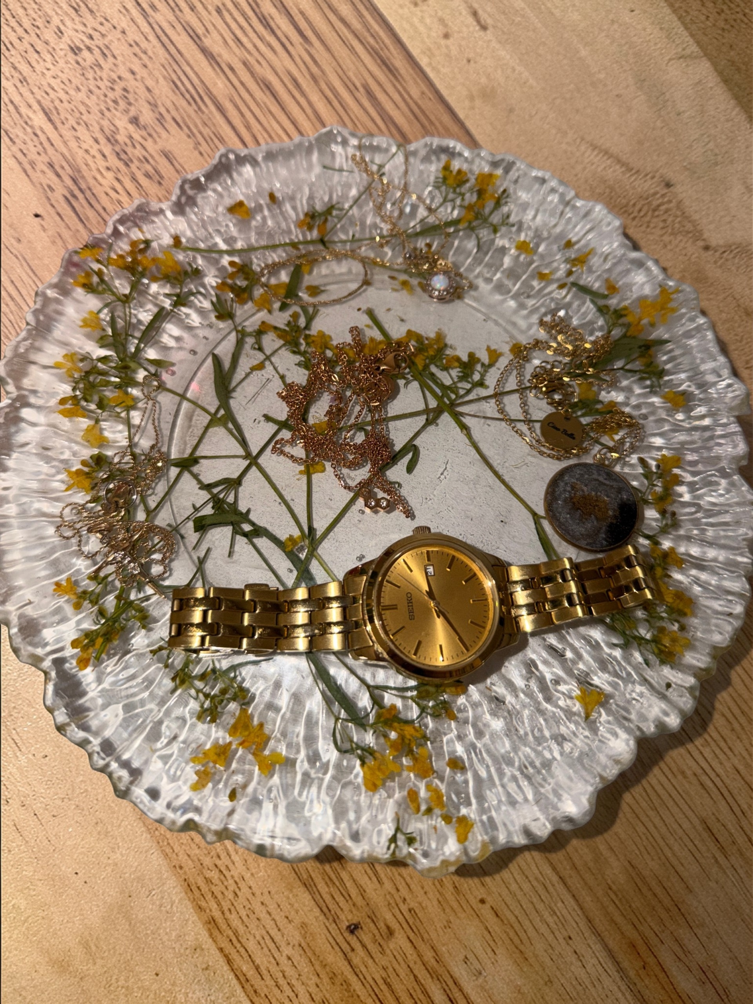 Beautiful Pressed Flower Resin Dish in Elegant Yellow and Purple Colors