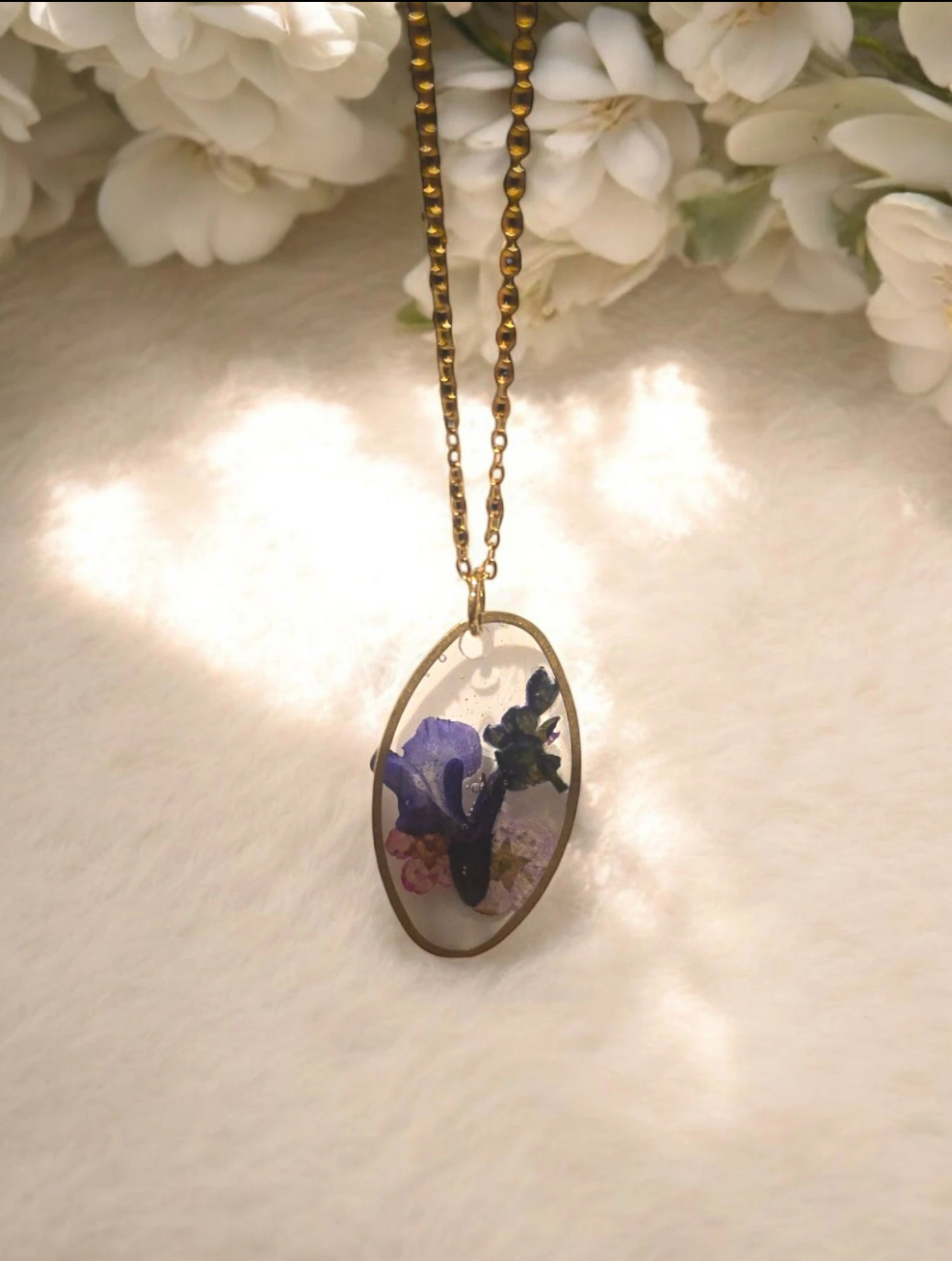 Minimalist Oval Pressed Flower Pendant | Real Botanical Resin Necklace