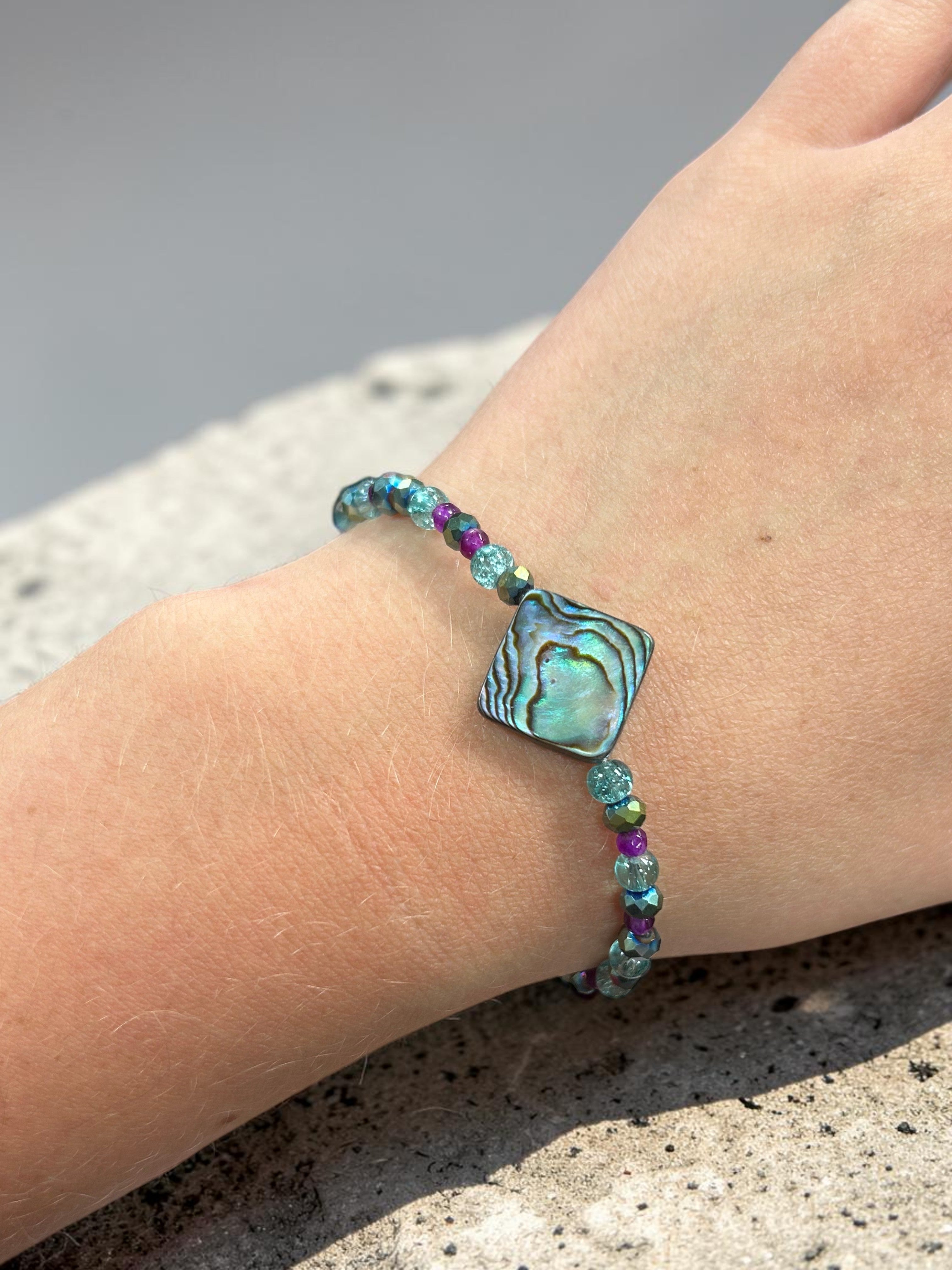 Shimmering Abalone Shell Multicolor Antique Gold Beaded Bracelet
