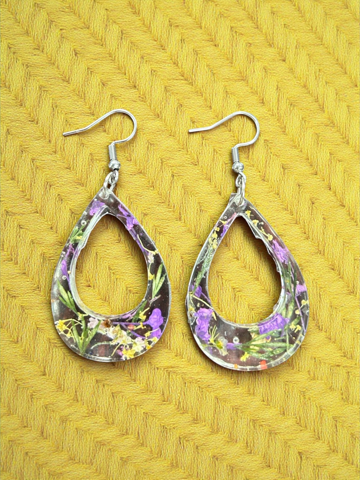 Pressed Flower Resin Teardrop Earrings in Rainbow Variant Colors