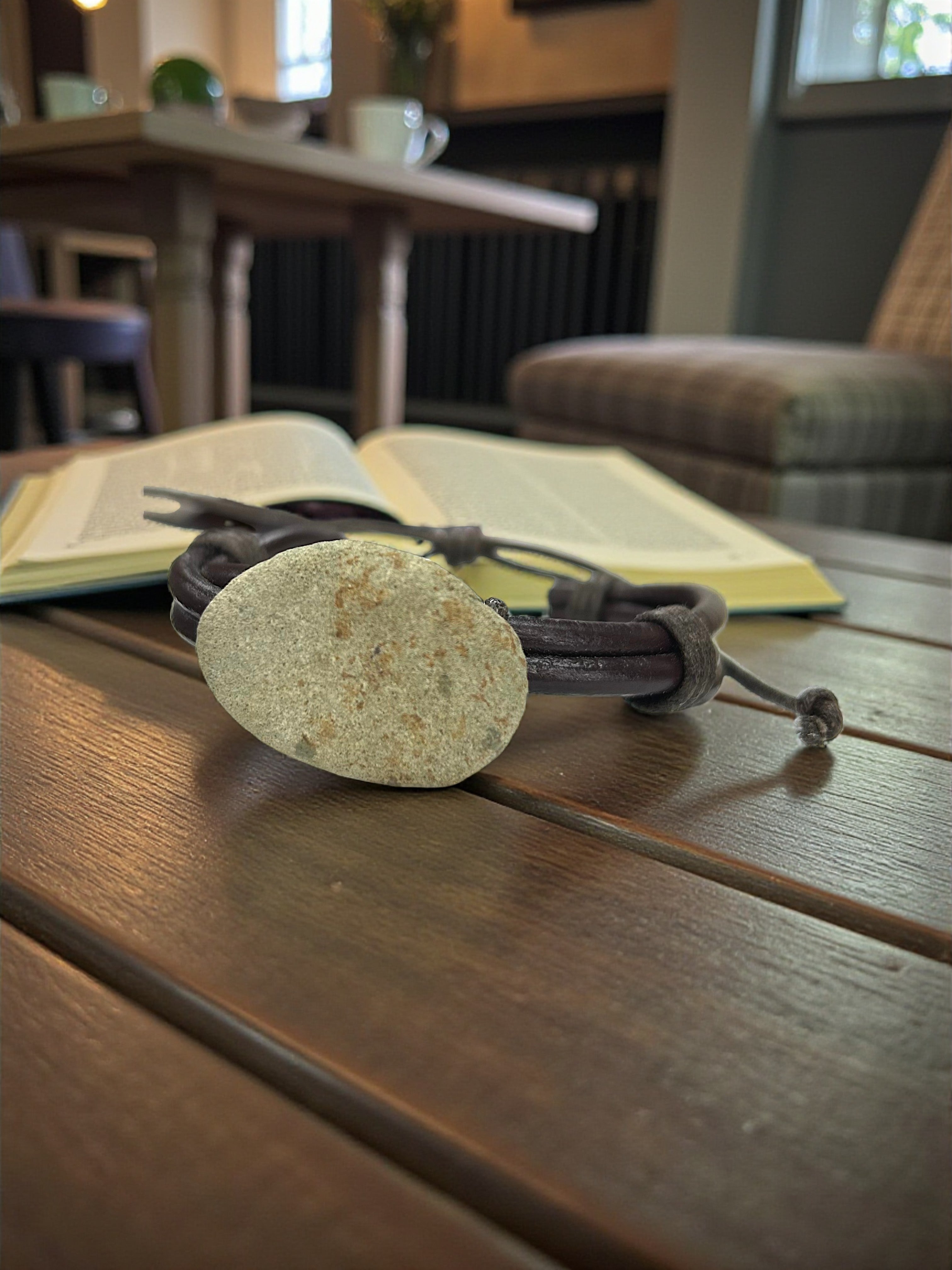 Adjustable Unisex Cowhide Waxed Leather Bracelet with Natural Stone